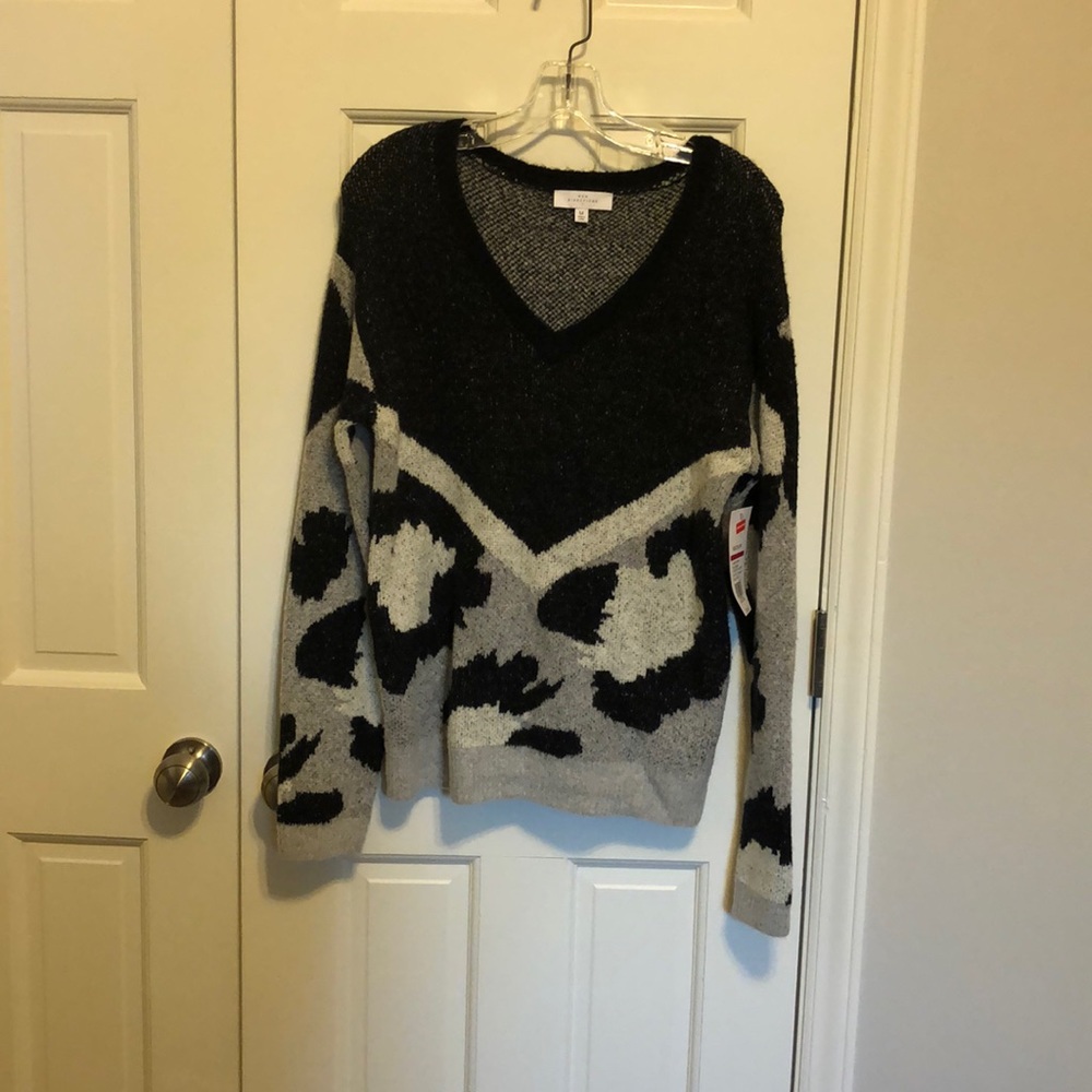 V neck animal print sweater